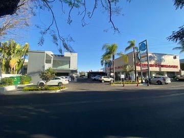 Renta local comercial 43 mts en Plaza Lomas Altas, Zapopan, lomas del valle