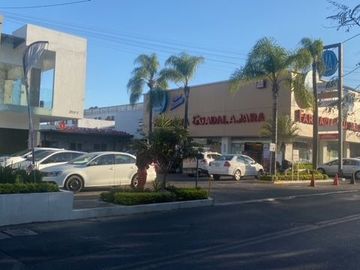 Renta local comercial 43 mts en Plaza Lomas Altas, Zapopan, lomas del valle