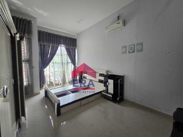 Rumah dengan kawasan cluster villa paris, pontianak