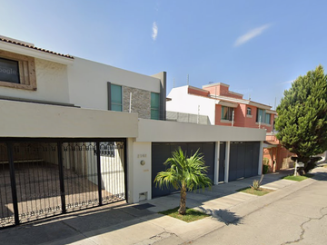 VENTA DE CASA EN FRACC BUGAMBILIAS EN ZAPOPAN, JALISCO