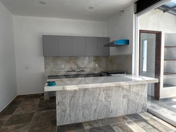 CASA EN VENTA AL SUR DE CUERNAVACA. ESTRENA CASA CON ALBERCA Y JARDIN PRIVADO EN MORELOS