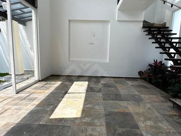 CASA EN VENTA AL SUR DE CUERNAVACA. ESTRENA CASA CON ALBERCA Y JARDIN PRIVADO EN MORELOS