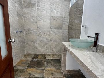 CASA EN VENTA AL SUR DE CUERNAVACA. ESTRENA CASA CON ALBERCA Y JARDIN PRIVADO EN MORELOS
