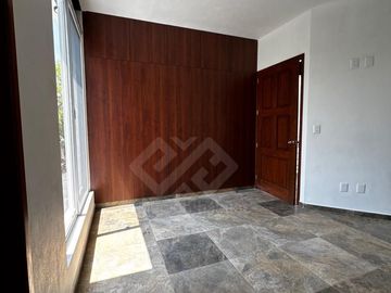 CASA EN VENTA AL SUR DE CUERNAVACA. ESTRENA CASA CON ALBERCA Y JARDIN PRIVADO EN MORELOS