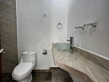CASA EN VENTA AL SUR DE CUERNAVACA. ESTRENA CASA CON ALBERCA Y JARDIN PRIVADO EN MORELOS