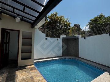 CASA EN VENTA AL SUR DE CUERNAVACA. ESTRENA CASA CON ALBERCA Y JARDIN PRIVADO EN MORELOS