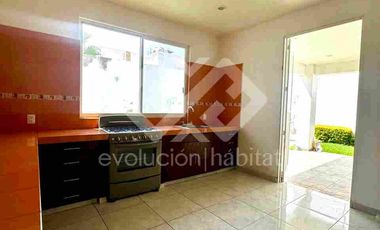 CASA EN VENTA EN BURGOS, CUERNAVACA CON 4 RECAMARAS