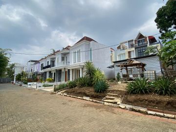 RUMAH 2 LANTAI LOKASI SELANGKAH DARI MUSEUM SATWA KOTA BATU