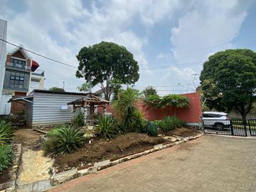 RUMAH 2 LANTAI LOKASI SELANGKAH DARI MUSEUM SATWA KOTA BATU