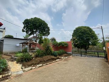 RUMAH 2 LANTAI LOKASI SELANGKAH DARI MUSEUM SATWA KOTA BATU