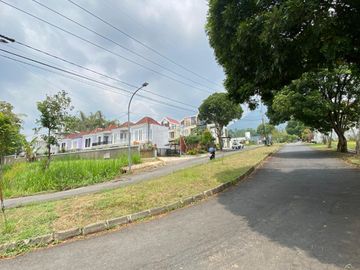 RUMAH 2 LANTAI LOKASI SELANGKAH DARI MUSEUM SATWA KOTA BATU