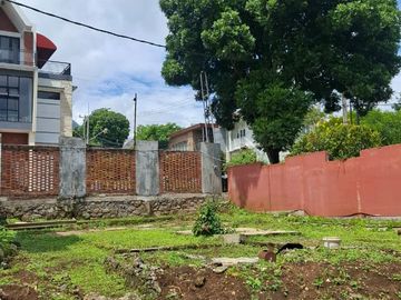 RUMAH 2 LANTAI LOKASI SELANGKAH DARI MUSEUM SATWA KOTA BATU