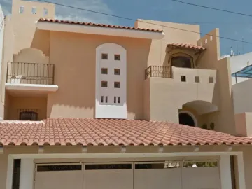 HERMOSA CASA ESTA ESPERANDO POR TI