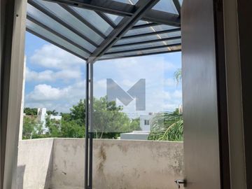 Casa en venta con amplio terreno en Cholul