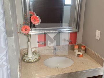 Casa en venta con amplio terreno en Cholul