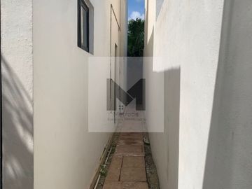 Casa en venta con amplio terreno en Cholul