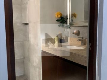 Casa en venta con amplio terreno en Cholul