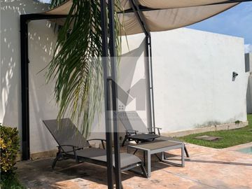 Casa en venta con amplio terreno en Cholul
