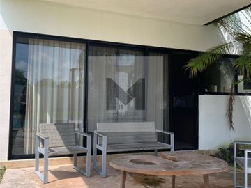 Casa en venta con amplio terreno en Cholul