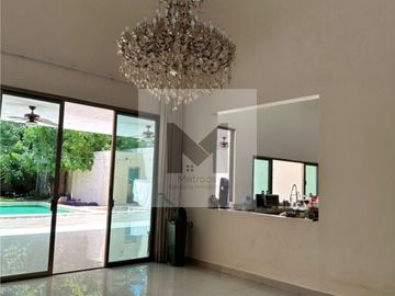 Casa en venta de una planta dentro de periférico