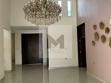 Casa en venta de una planta dentro de periférico