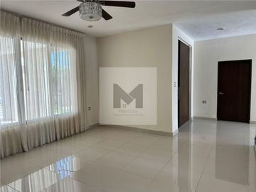 Casa en venta de una planta dentro de periférico