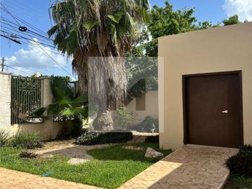 Casa en venta de una planta dentro de periférico
