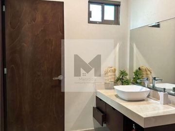 Casa en venta de una planta dentro de periférico