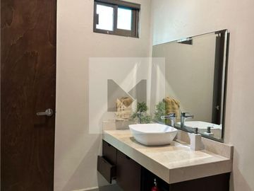 Casa en venta de una planta dentro de periférico