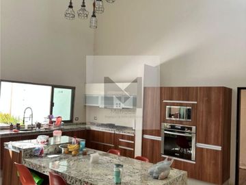 Casa en venta de una planta dentro de periférico