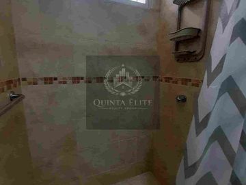Se renta Suite en Cdla. Guayacanes con Garage