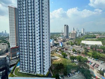 FOR SALE! 2 Bedrooms in Arton by Rockwell, Quezon City