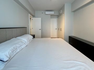 FOR SALE! 2 Bedrooms in Arton by Rockwell, Quezon City