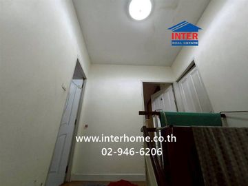 Two-story townhouse, 17.5 sq.wa., Dee Bang Thorat Village, near Wat Ketumdee Sriwanaram, Rama 2 Road, Samut Sakhon City, Samut Sakhon.
