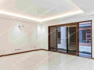 5 Bedroom Townhouse with Ground Floor Bedroom