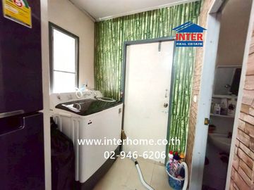 Two-story townhome, 21 sq.wa., Baan Eua Arthorn housing project 10/2, Khlong 10, Rangsit-Nakhon Nayok Road, Khlong Sip, Thanyaburi, Pathum Thani.