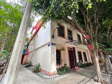 Casa con uso de suelo para oficinas en la colonia Nochebuena