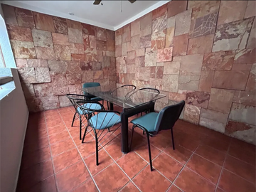 Casa con uso de suelo para oficinas en la colonia Nochebuena