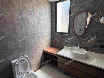 SE RENTA HERMOSA CASA TOTALMENTE NUEVA. LOMAS DE ANGELÓPOLIS 3 PUEBLA.