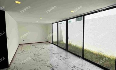 SE RENTA HERMOSA CASA TOTALMENTE NUEVA. LOMAS DE ANGELÓPOLIS 3 PUEBLA.