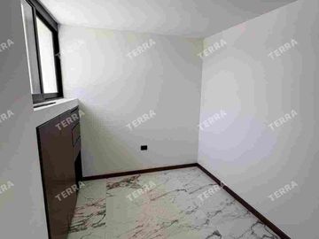 SE RENTA HERMOSA CASA TOTALMENTE NUEVA. LOMAS DE ANGELÓPOLIS 3 PUEBLA.