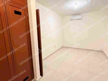 Casa en renta en av las Torres en privada con alberca y seguridad
