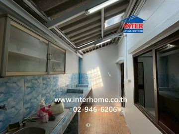 Two-story townhouse, 18 sq.wa., Phaitoon Grandville Village, Kanchanaphisek Road (Highway 307), Mueang Pathum Thani, Pathum Thani.