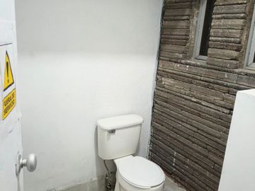 Rento local /oficina  de 110 m2 en planta alta sobre Boulevard Norte y 14 Pte. cerca de Plaza San Pedro,  Capu, Blvd. Hnos serdan $11,000