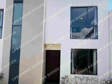 casa en venta dentro de residencial con amenidades