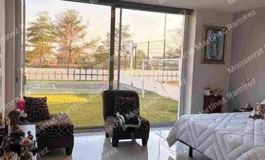 RESIDENCIA EN VENTA EN EL BOSQUE COUNTRY CLUB DE UN PISO 4 RECÁMARAS CON CINE Y ALBERCA