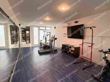 RESIDENCIA EN VENTA EN EL BOSQUE COUNTRY CLUB DE UN PISO 4 RECÁMARAS CON CINE Y ALBERCA