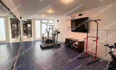 RESIDENCIA EN VENTA EN EL BOSQUE COUNTRY CLUB DE UN PISO 4 RECÁMARAS CON CINE Y ALBERCA