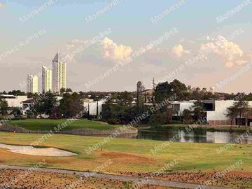 RESIDENCIA EN VENTA EN EL BOSQUE COUNTRY CLUB DE UN PISO 4 RECÁMARAS CON CINE Y ALBERCA