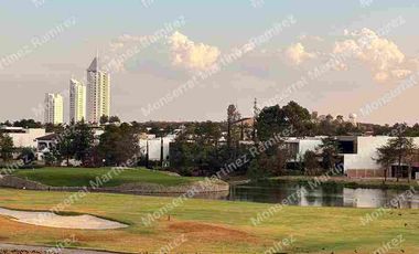 RESIDENCIA EN VENTA EN EL BOSQUE COUNTRY CLUB DE UN PISO 4 RECÁMARAS CON CINE Y ALBERCA